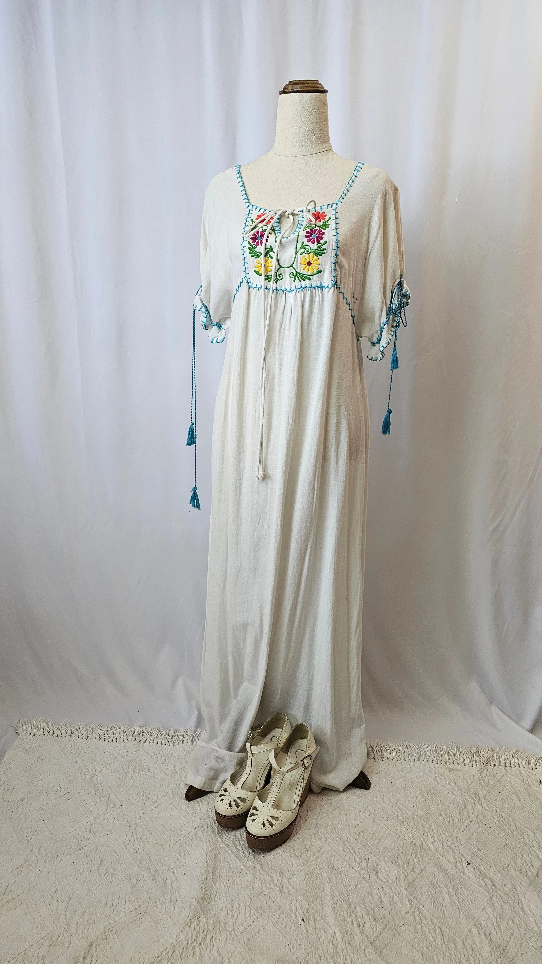 EMBROIDERED FOLK DRESS L