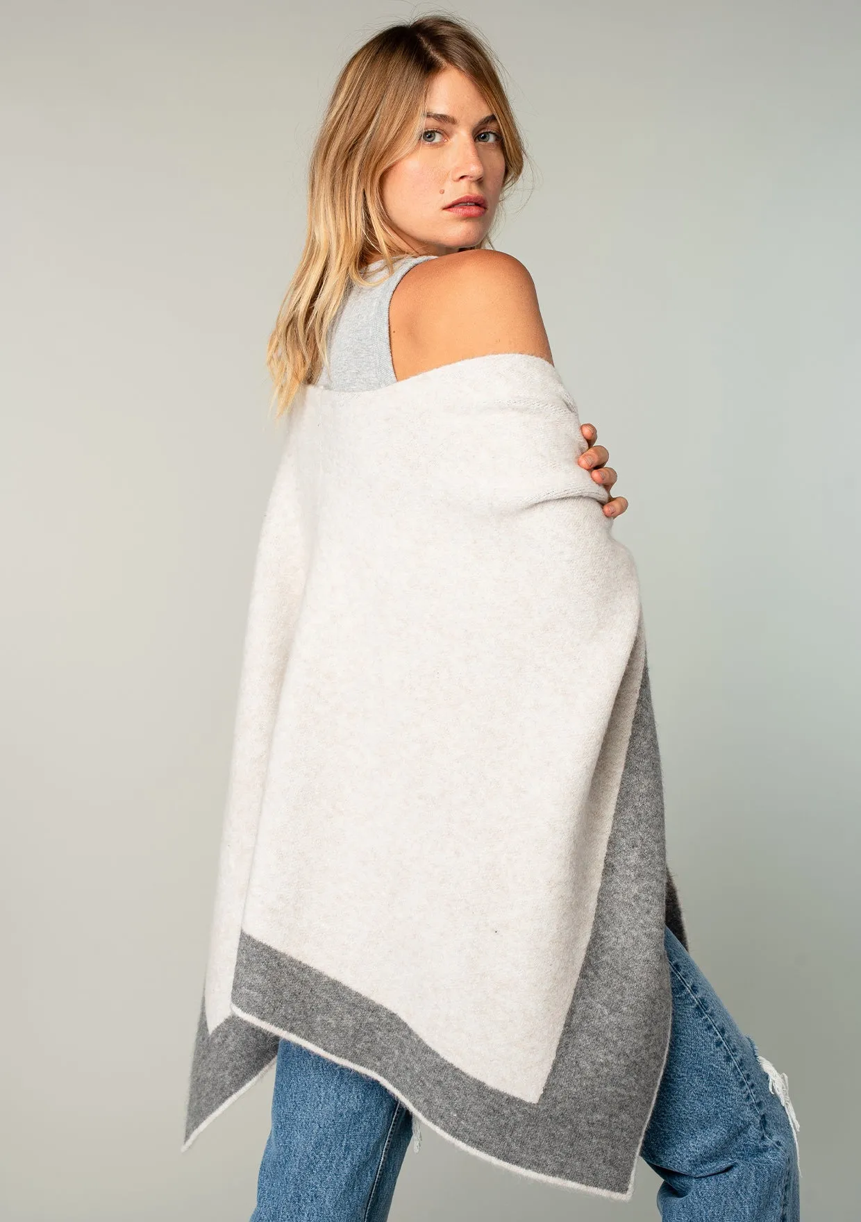 Este Sweater Cape