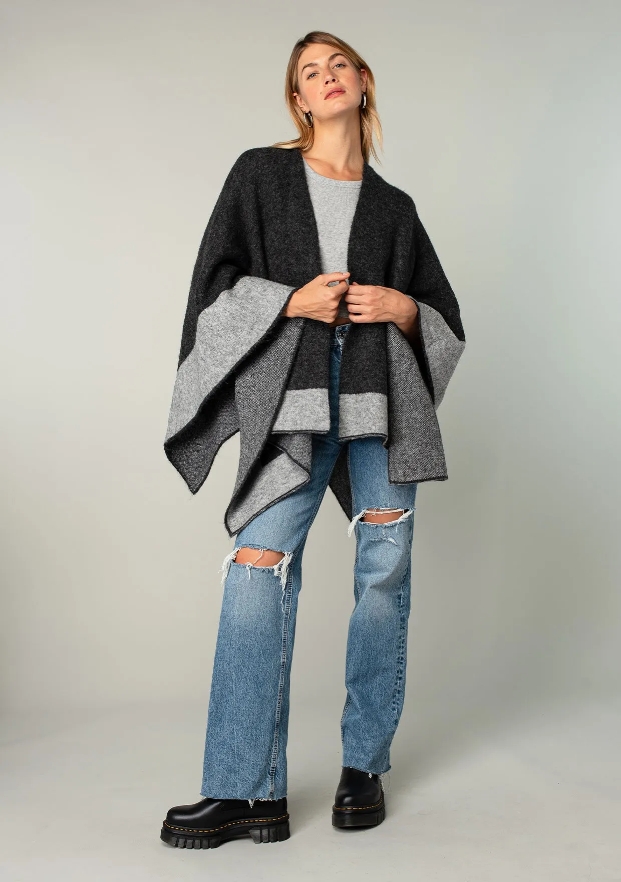 Este Sweater Cape