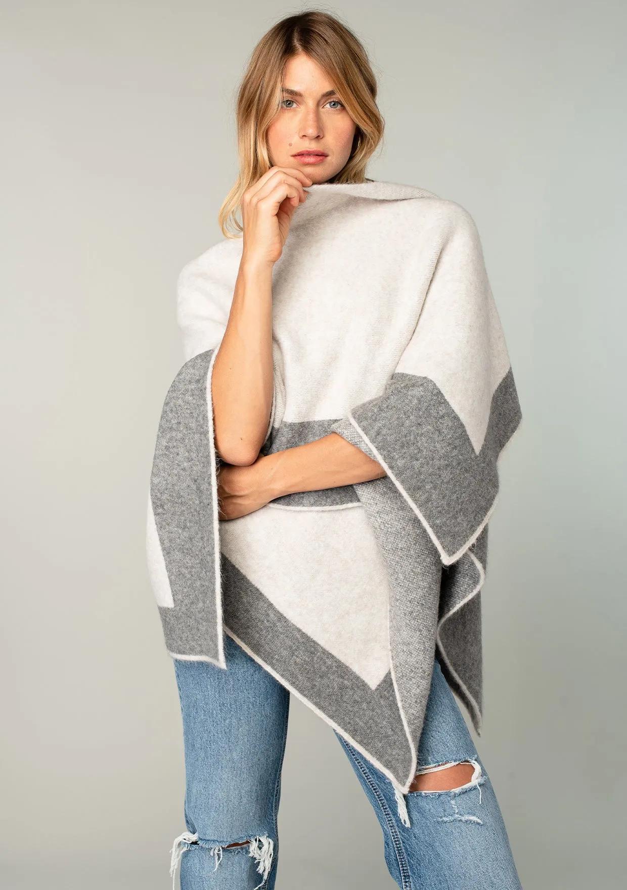 Este Sweater Cape