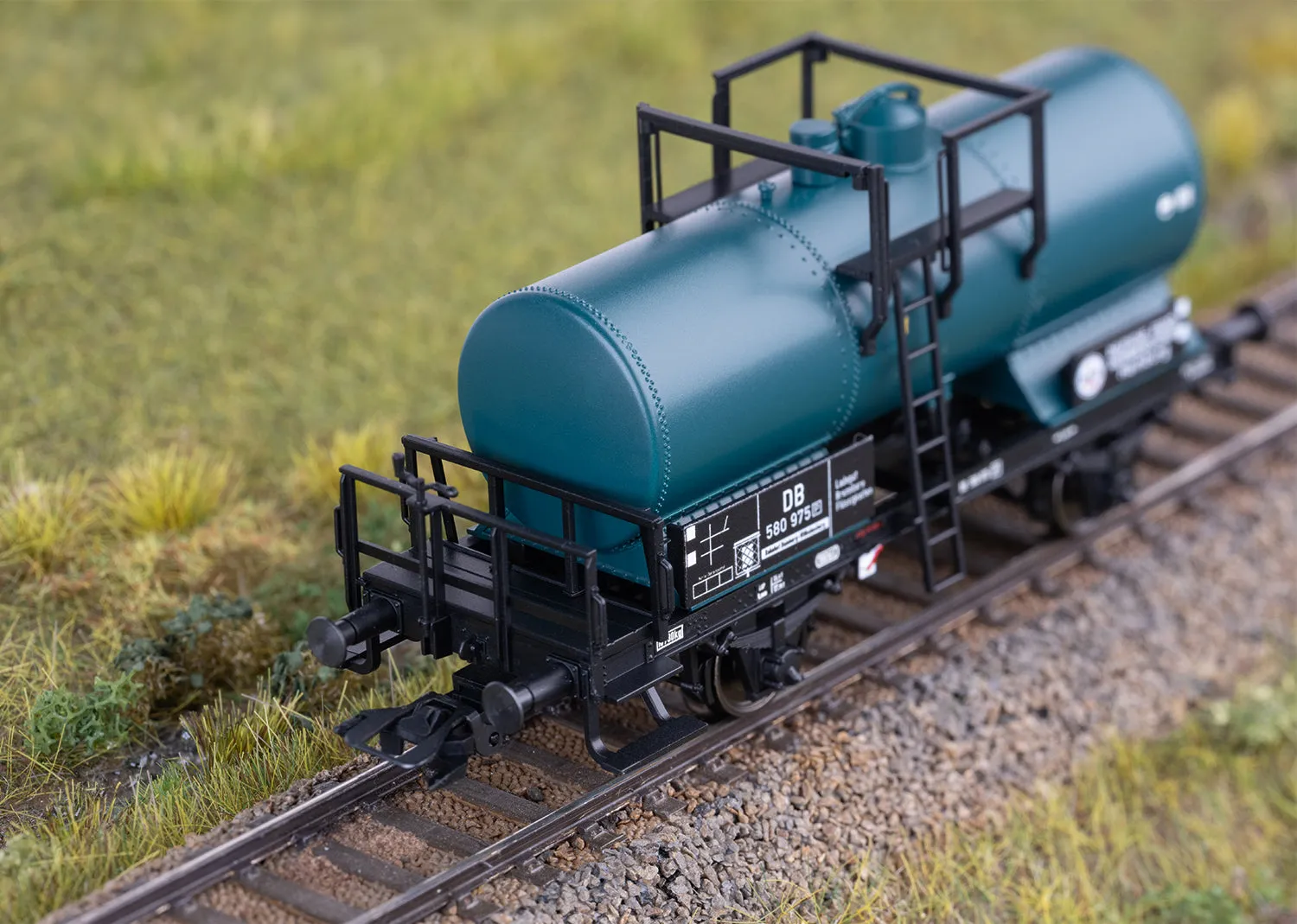 Marklin HO 00719 Two-Axle Tank Car Display with Two Wheelsets  2025 New Item